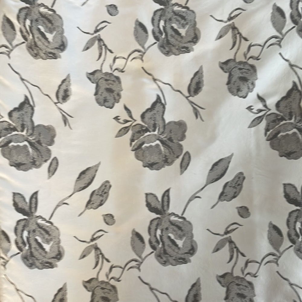 RW&CO. Fully lined lightweight silver grey and black floral pencil skirt SIZE 6 - Picture 2 of 6